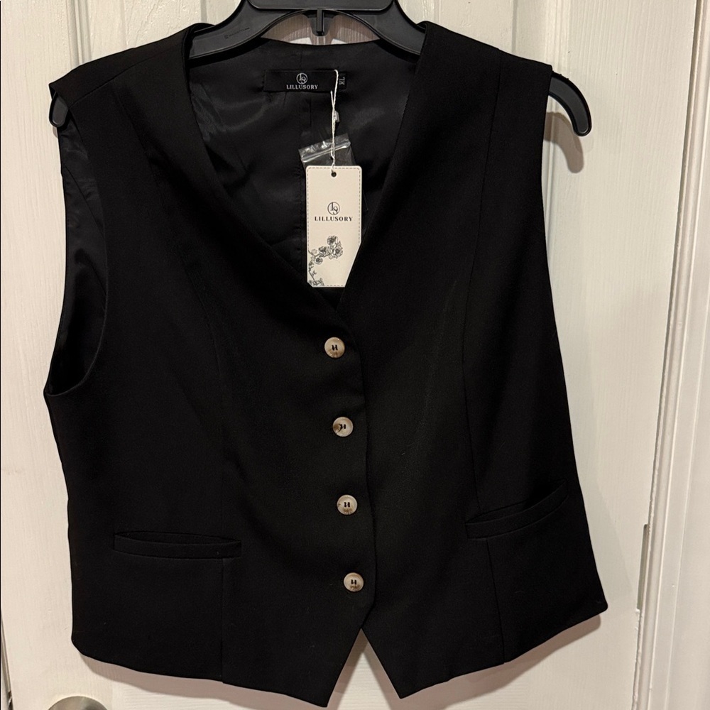 Lilla P Women's Black Buttoned Vest